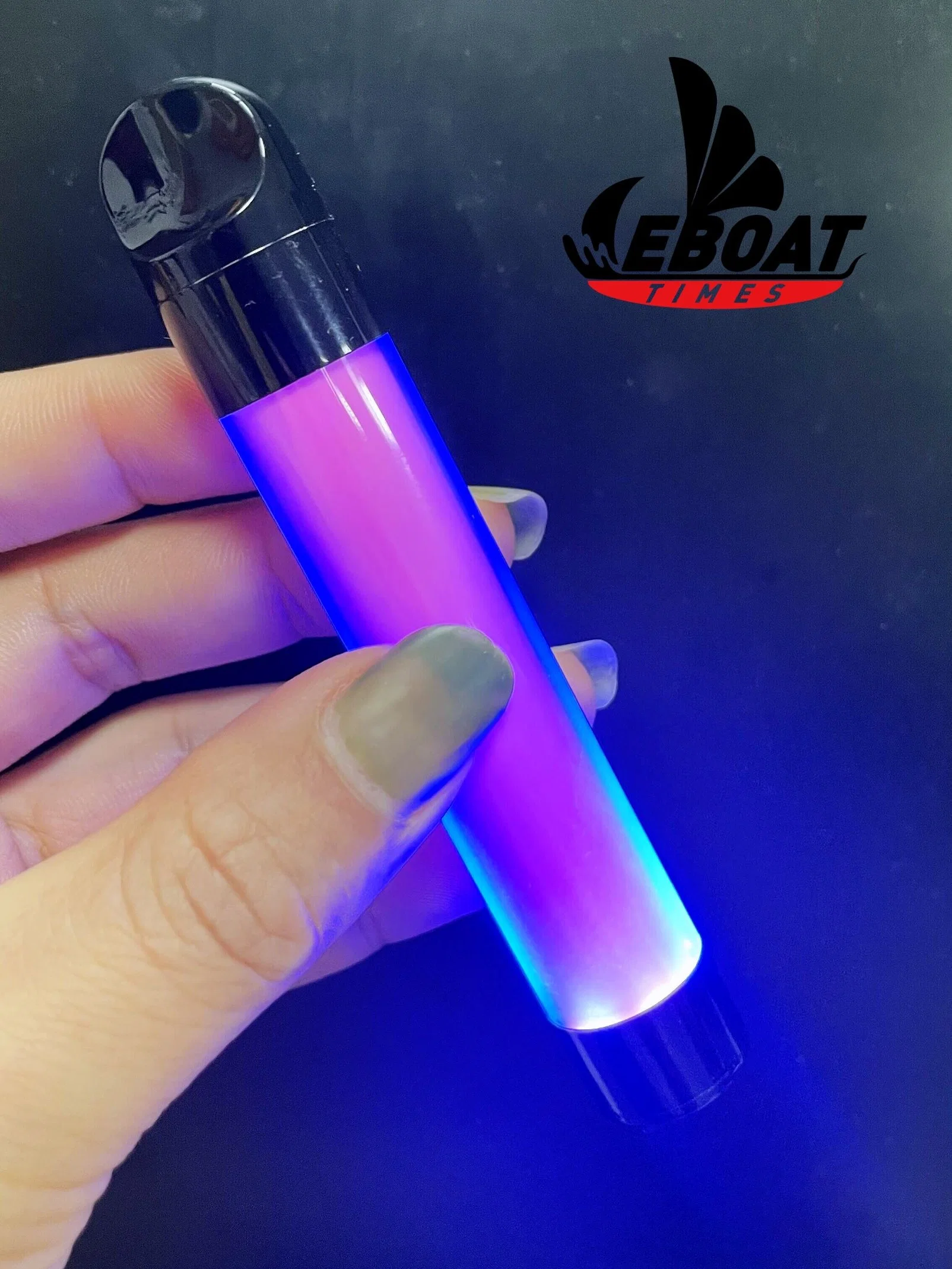 French Puff Hot Selling Party Supply Glowing Stick Cigarette Jetable Neon Light up Disposable/Chargeable Vape