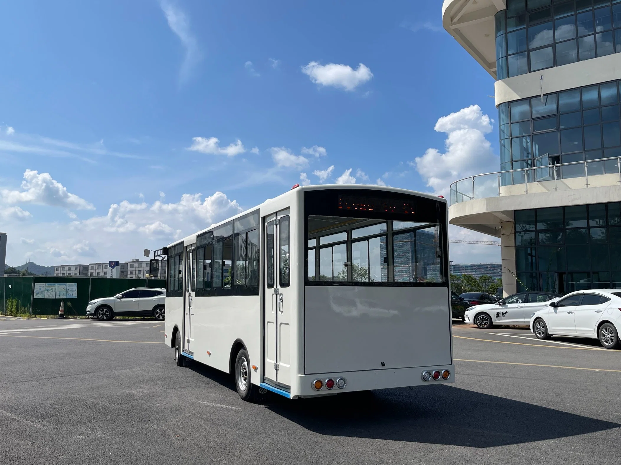 China Manufacture 23 Passenger Rhd Mini Bus Electric Bus (ZH-Legend S)