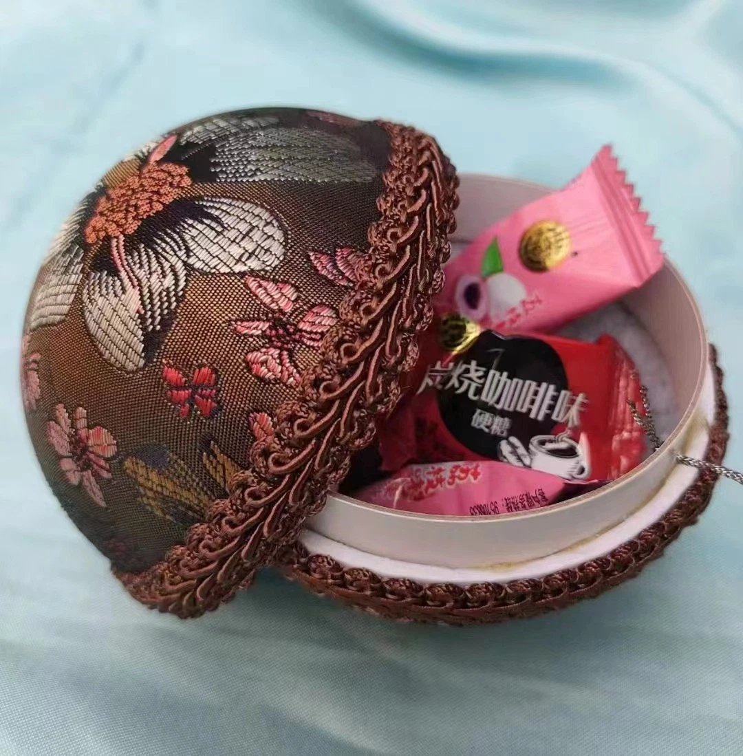 Venta de Casa de decoración Cute Colorful Silk Navidad Easter Egg Tin Box