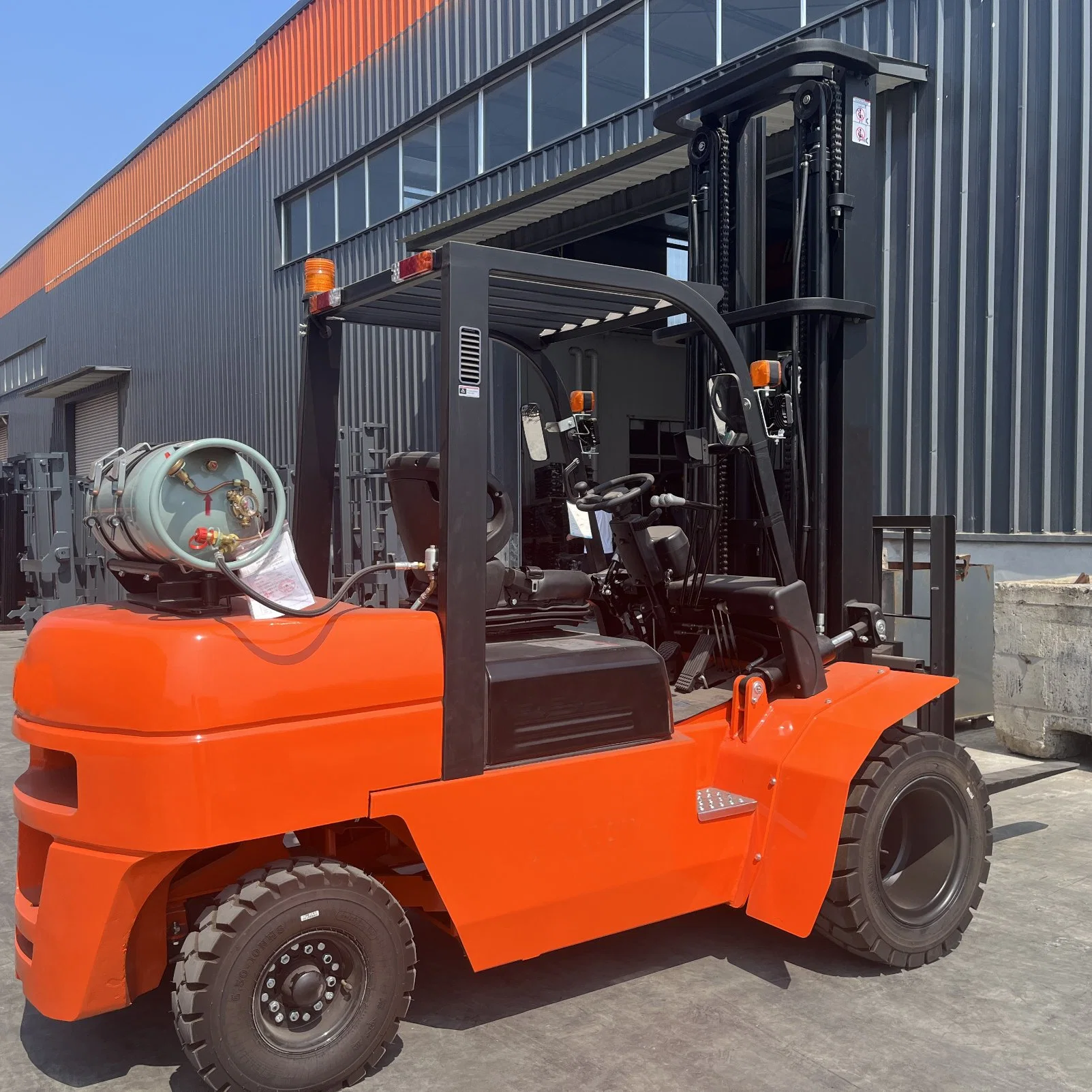 4.0 Tonne Chariot élévateur à forte puissance avec le meilleur fabricant de machines de construction en Chine.