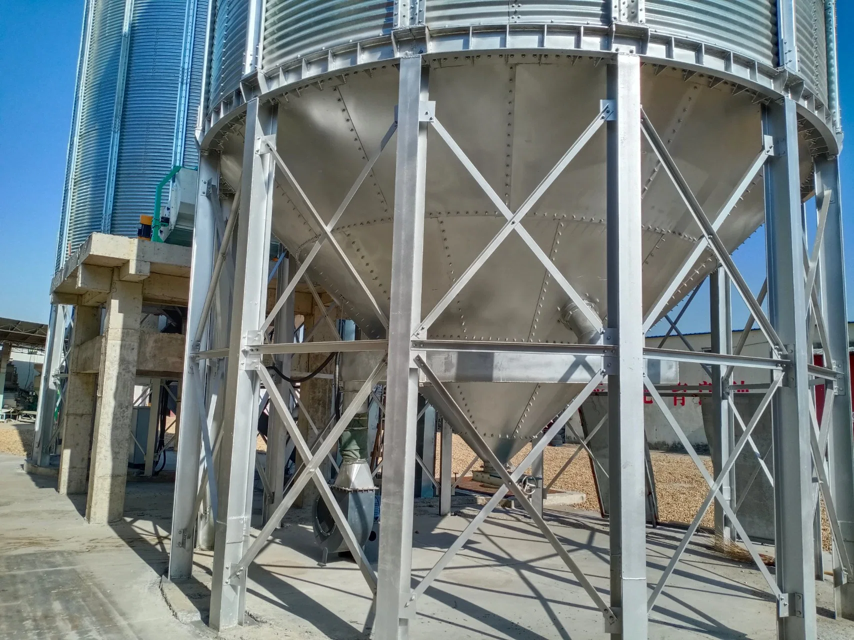 50 100 500 1000 1500 2000 Tons Galvanized Steel Corn Sorghum Silo for Grain Storage