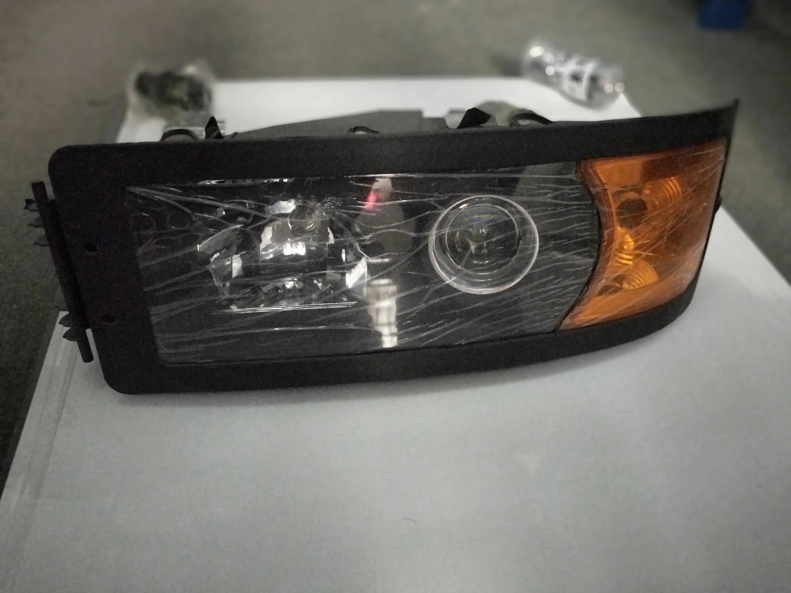 Sinotruk Head Light Left /Right Wg9719720105/Wg9719720106 Sinotruk Shacman Foton FAW Truck Spare Parts Auto Accessory Replacement Parts OEM