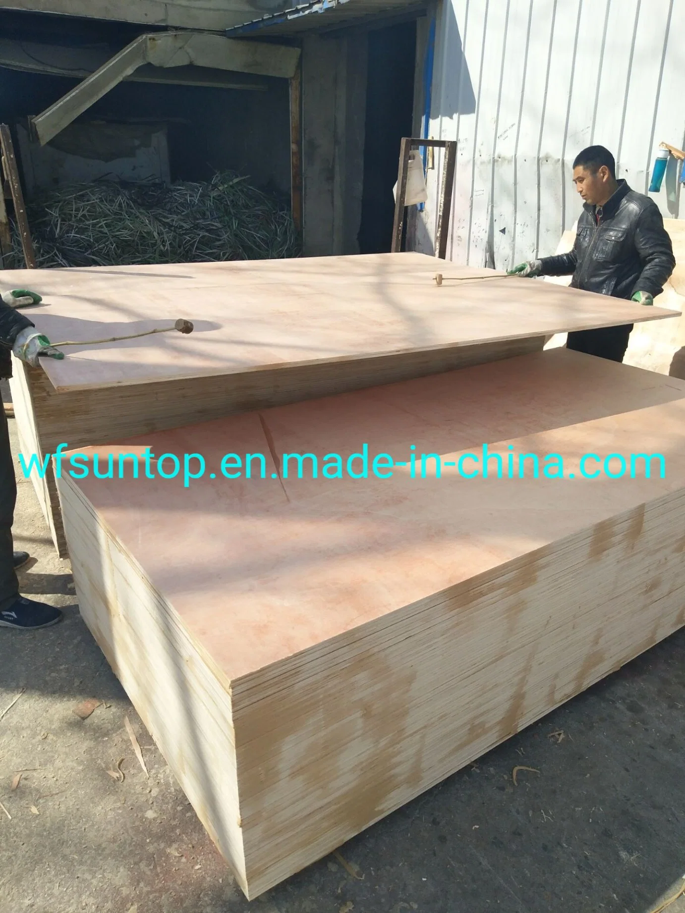 Precios baratos una vez pulsado caliente 1220x2440x12mm de chapa de madera contrachapada de álamos Core Okoume Señor pegamento