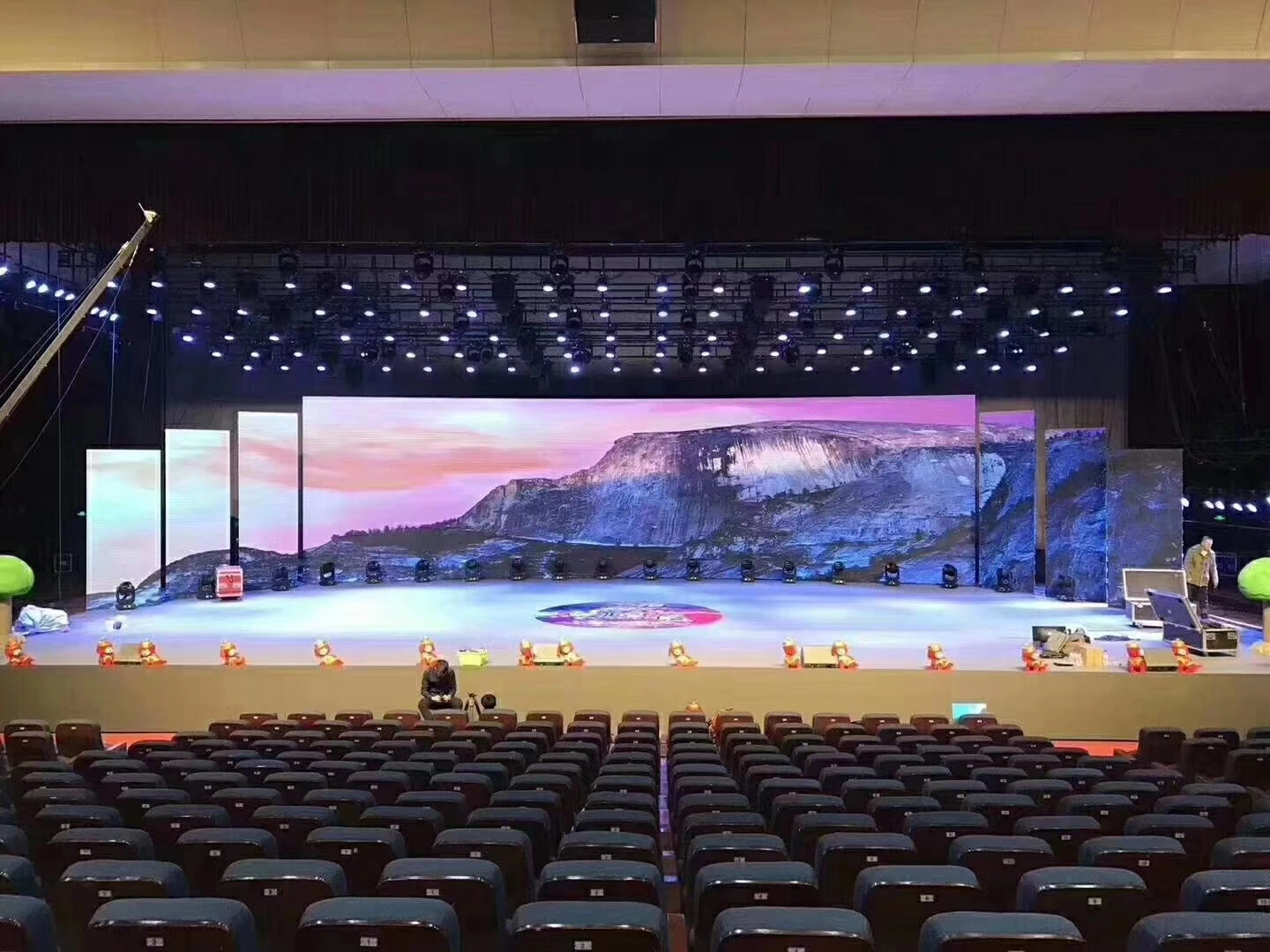 P1.53 Indoor Full Color HD 3D LED Display Screen Panels 640*480 Billboard Videowall Advertising