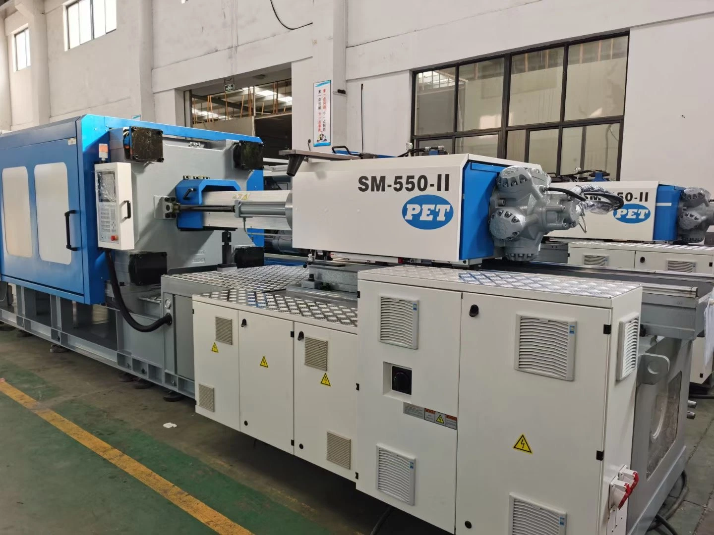 Sm-150t Small Model European Design Servo Energy Saving Injection Molding Machine