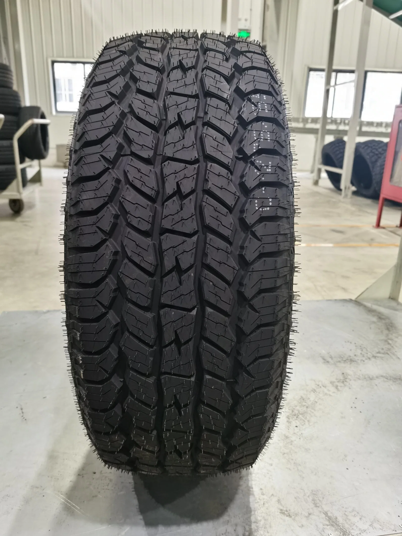 Miletrip marque LT245/75R16 10 plis TP55 Radial A/T pneu avec WSW SUV pneu Tubeless 4x4 Pneu radial de voiture de passagers d'usine d'approvisionnement bon marché LTR OFF-ROAD P pneus.