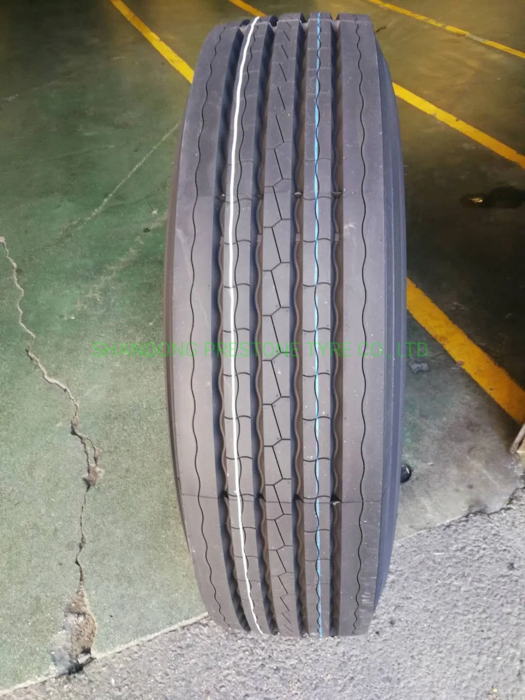 Buena calidad Precio barato Firemax Safecess Invovic Marca neumáticos para camiones TBR 315/80r22.5 385/65r22.5 12.00r24 11r22.5 13r22.5