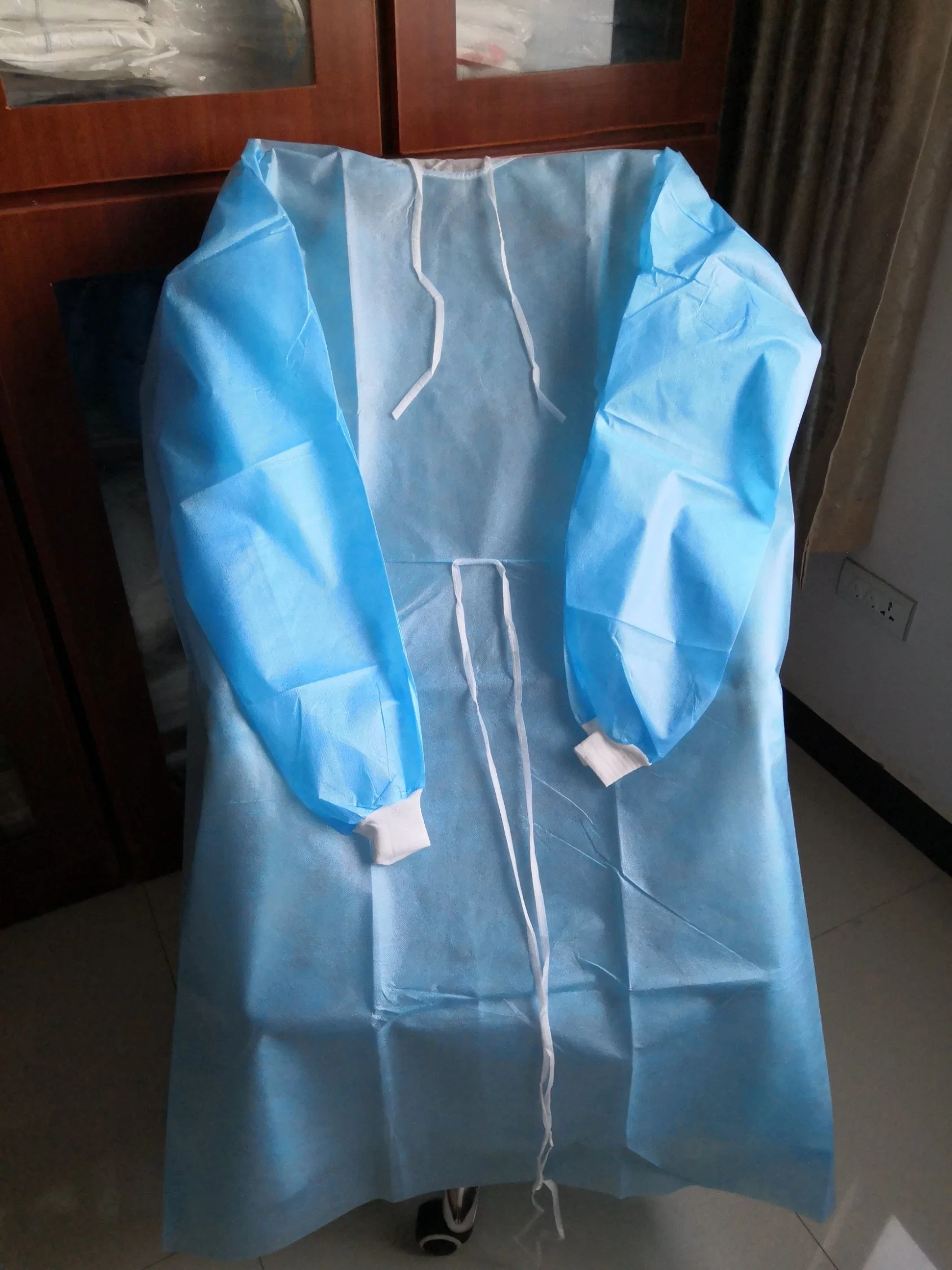 Blue Non-Woven Isolation Suit SMS Isolation Gown Medical Disposable Hooded Isolation Wholesale/Supplier Blue Accept OEM