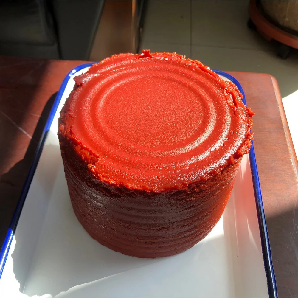 Les conserves de purée de tomate 100 PURETÉ 28-30 % Brix. Haute qualité