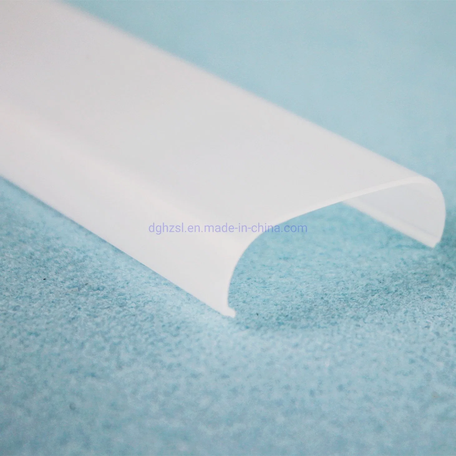 Custom-Made PC Plastic Extrusion Lens for LED Tube Light Housing with Good Price