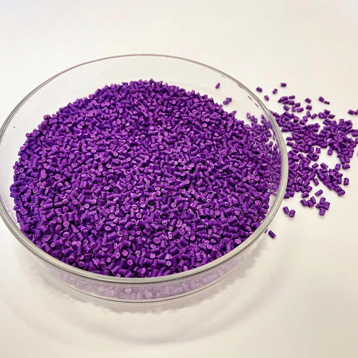 Bonne résistance aux intempéries Purple TPU masterbatch pour le fil et l'Extrusion de gaine de câble