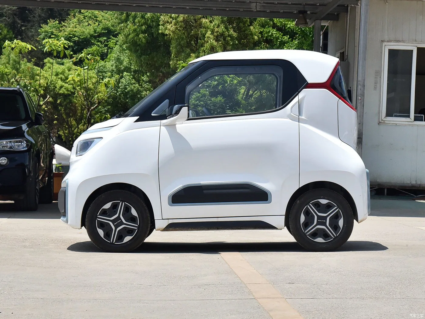 Wuling Mini Car New Energy Electric Automobile Wuling Nano 3-Door 2-Seat Electric Vehicle for Adult in Stock