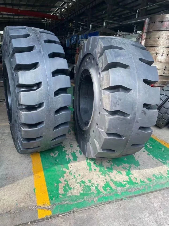 High Quality Solid Industrial Tyre with 8.25-15, 8.25-20, 90.0-20, 10.00-20, 11.00-20, 12.00-20, 12.00-24, 3.00-15