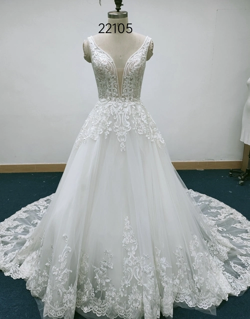 22105 tief V-Ausschnitt Spitze Brautkleid mit 72 Zug Ballkleid Tüllrock Elfenbein