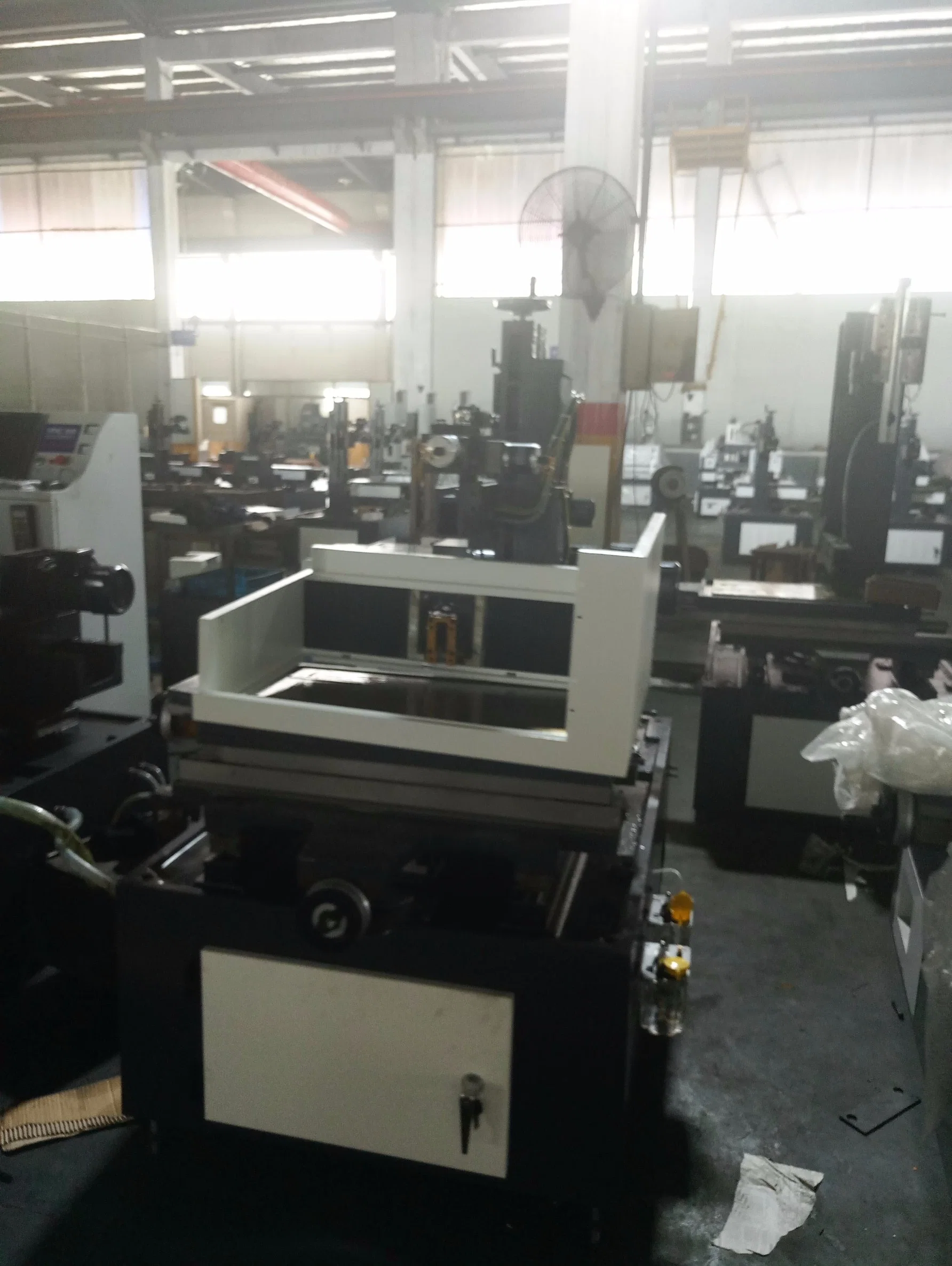 Medium Speed CNC Wire Cutting EDM Machine