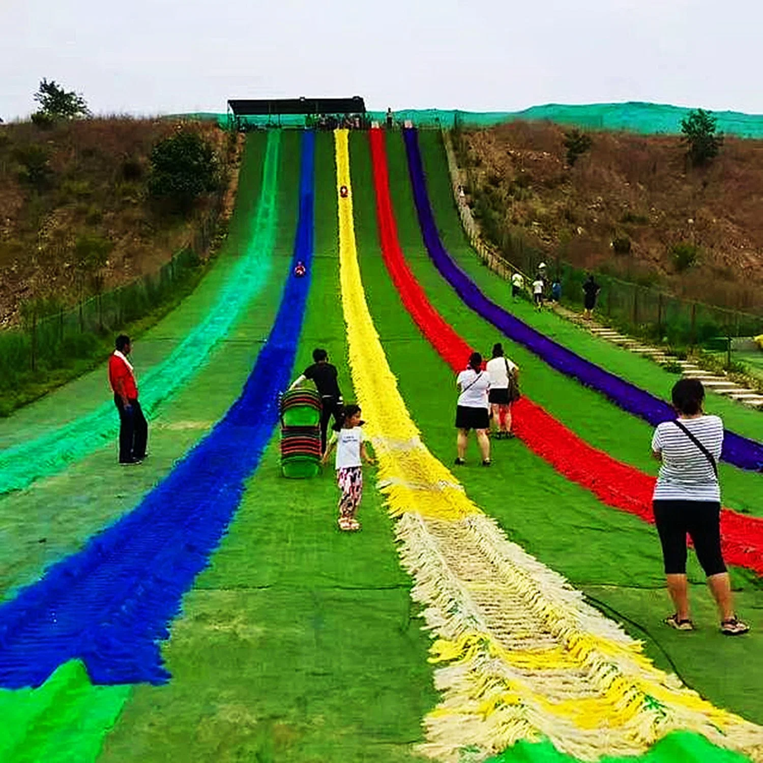 Scenic Outdoor Grass Rainbow Slide Kids Farm Park Playground Equipment