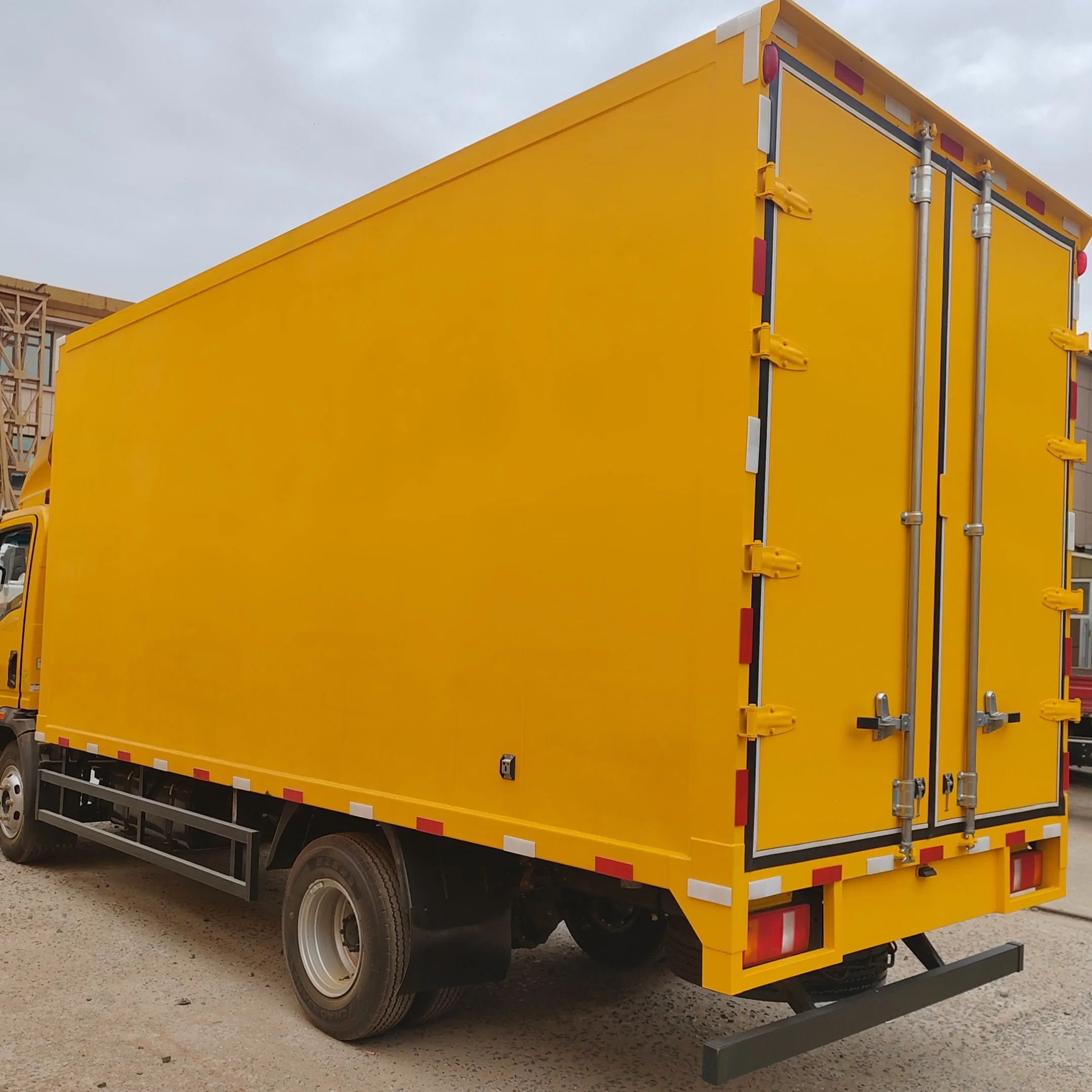 HOWO 4X2 Lignt Van for 12tons Grain Transportation