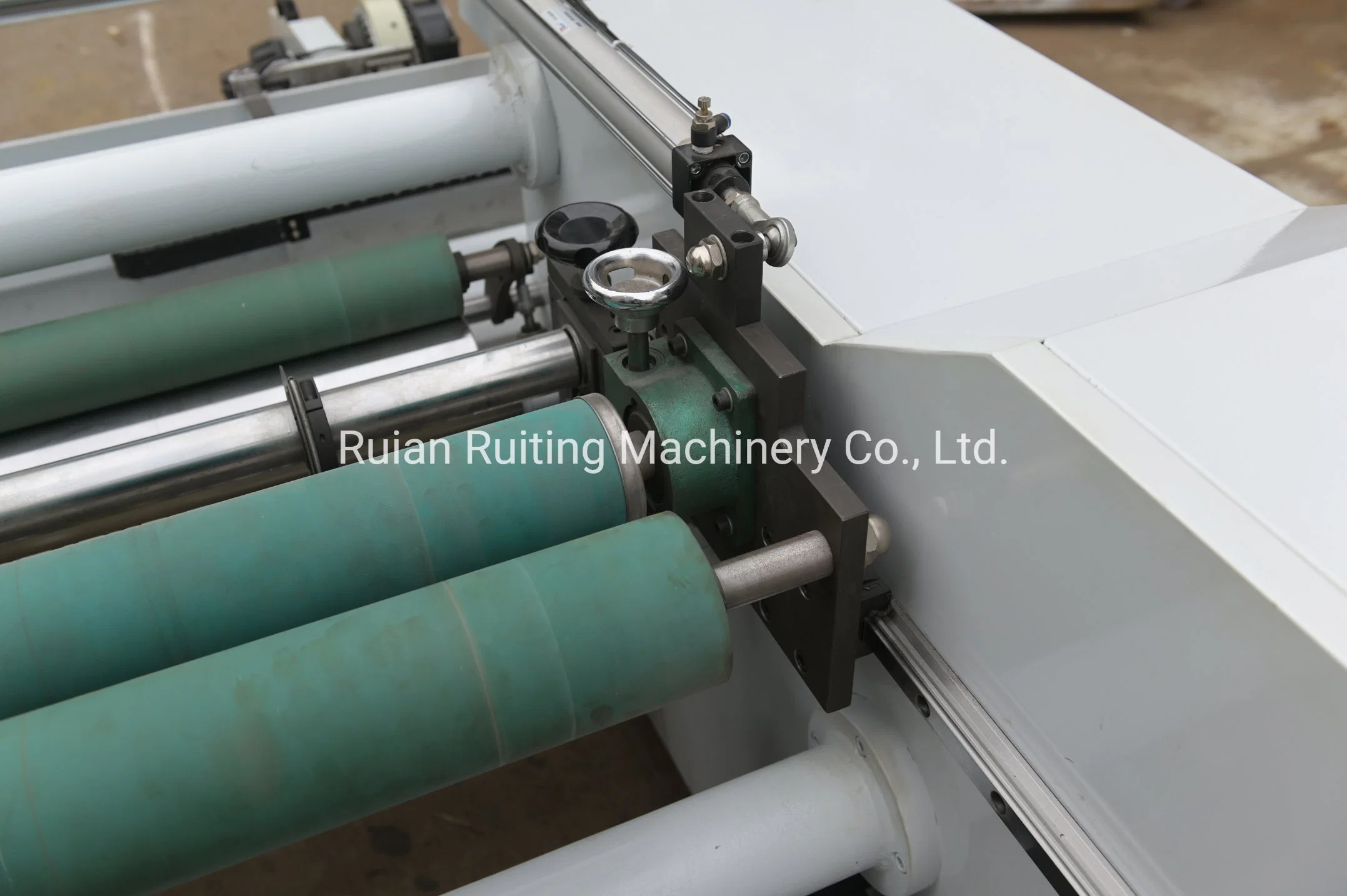 High Speed Meltblown Fabrics Roll Slitting Machine Manufacturer for Face Mask