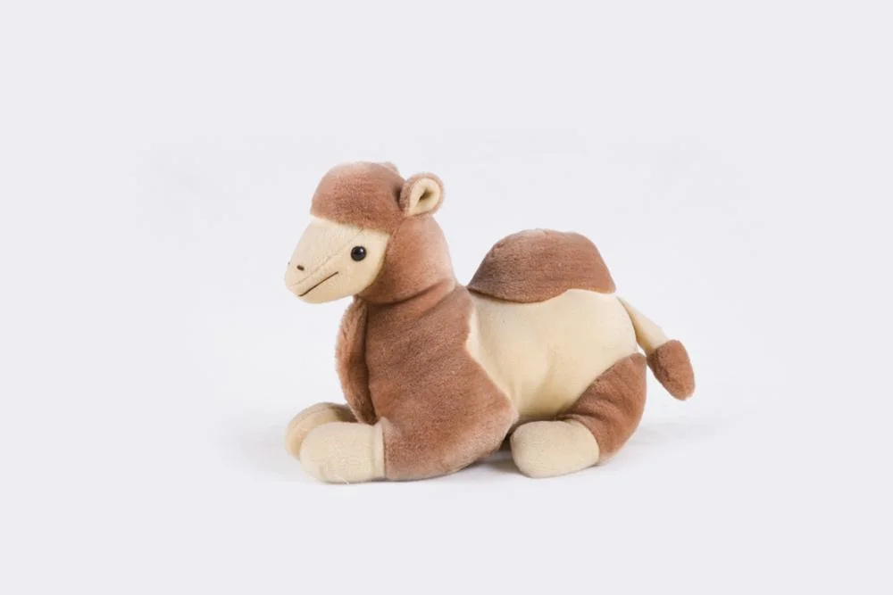 Les jouets en peluche en peluche mignon chameau marron et noir