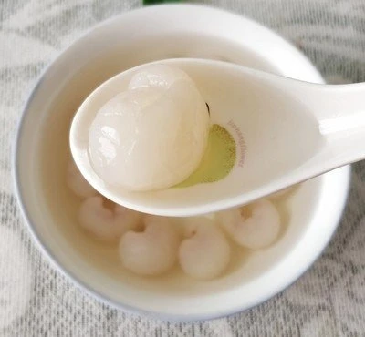 Las conservas de frutas en almíbar de Longan en Jar/ Estaño - Cosecha 2021 El origen de China