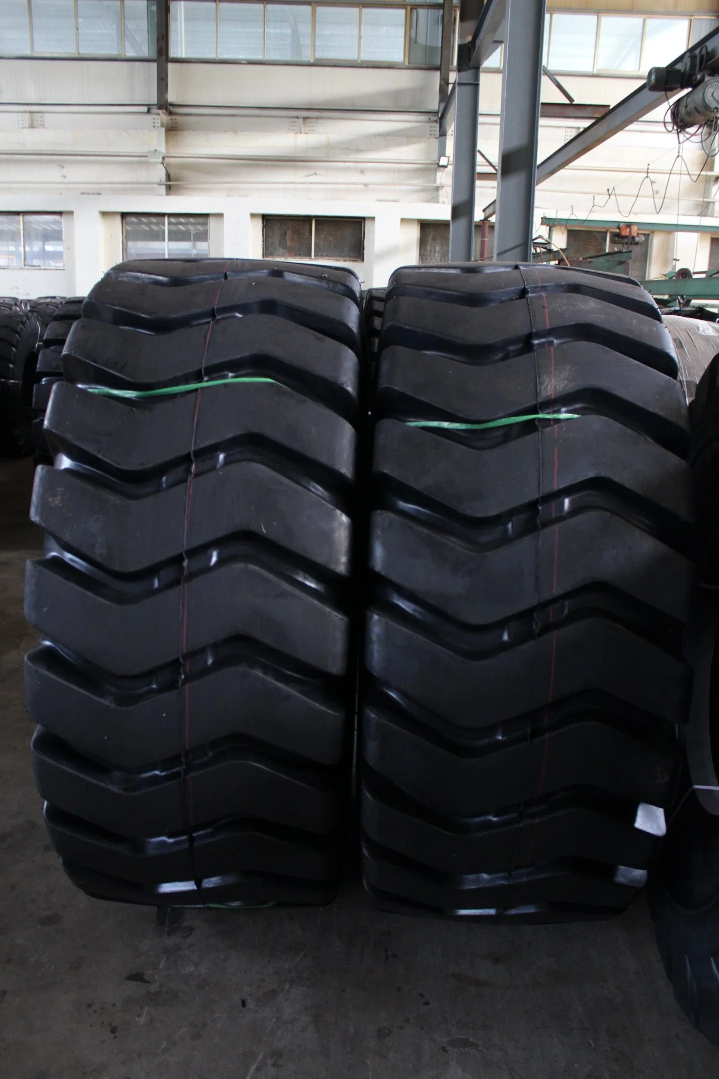 High quality/High cost performance  Budget Price, Bias off Road Solid Loader Dozer Grader Tyre (15.5/17.5/18/20.5/23.5/26.5/29.5-25 16/70-16 20.5/70-16, etc)