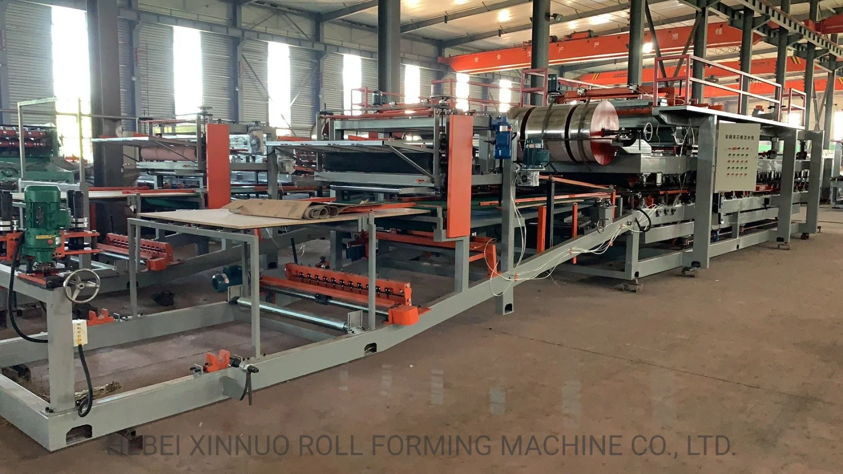 EPS and Rock Wool Roof and Cladding Use Sandwich Panel Production Line