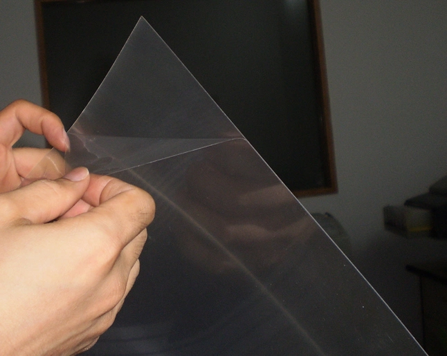 Lentille en plastique en 3D avec adhésif transparent