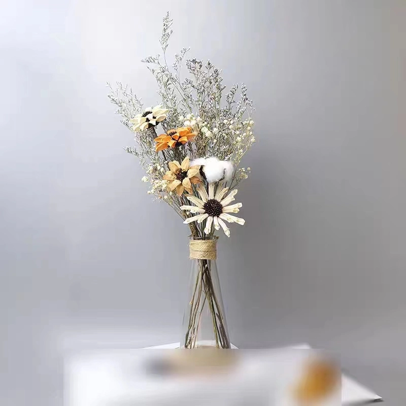 Flores secas artesanais da moda com vasos de palma para decoração home