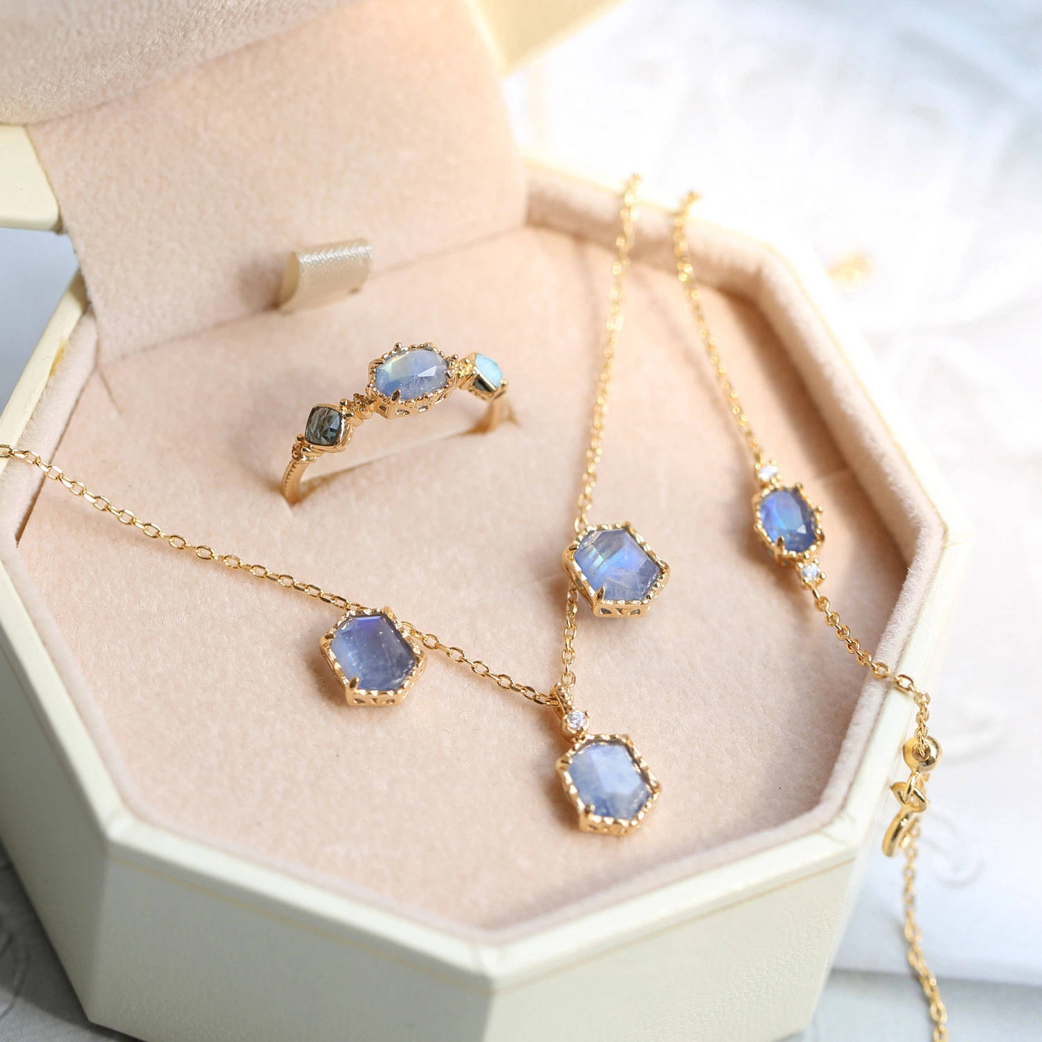 Hot Sale Silver Necklaces Fashion Jewellery Blue Moonstone 18K Gold Plated Simple Design 925 Silver Necklace for Women