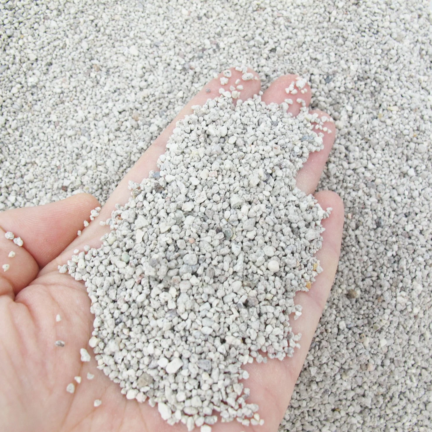 Longer Lasting Eco-Friendly Dustless 0.9-2.5mm Natural Sodium-Based Ore Crushed Various Flavors Activated Carbon Bentonite Broken Sands Clay