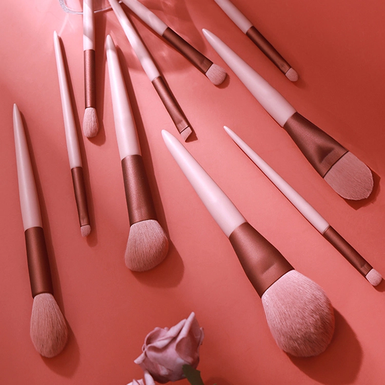 Outils de beauté professionnels Pinceaux de maquillage cosmétiques pour le blush, les ombres à paupières et le fond de teint en poils synthétiques de qualité supérieure, couleur rose.