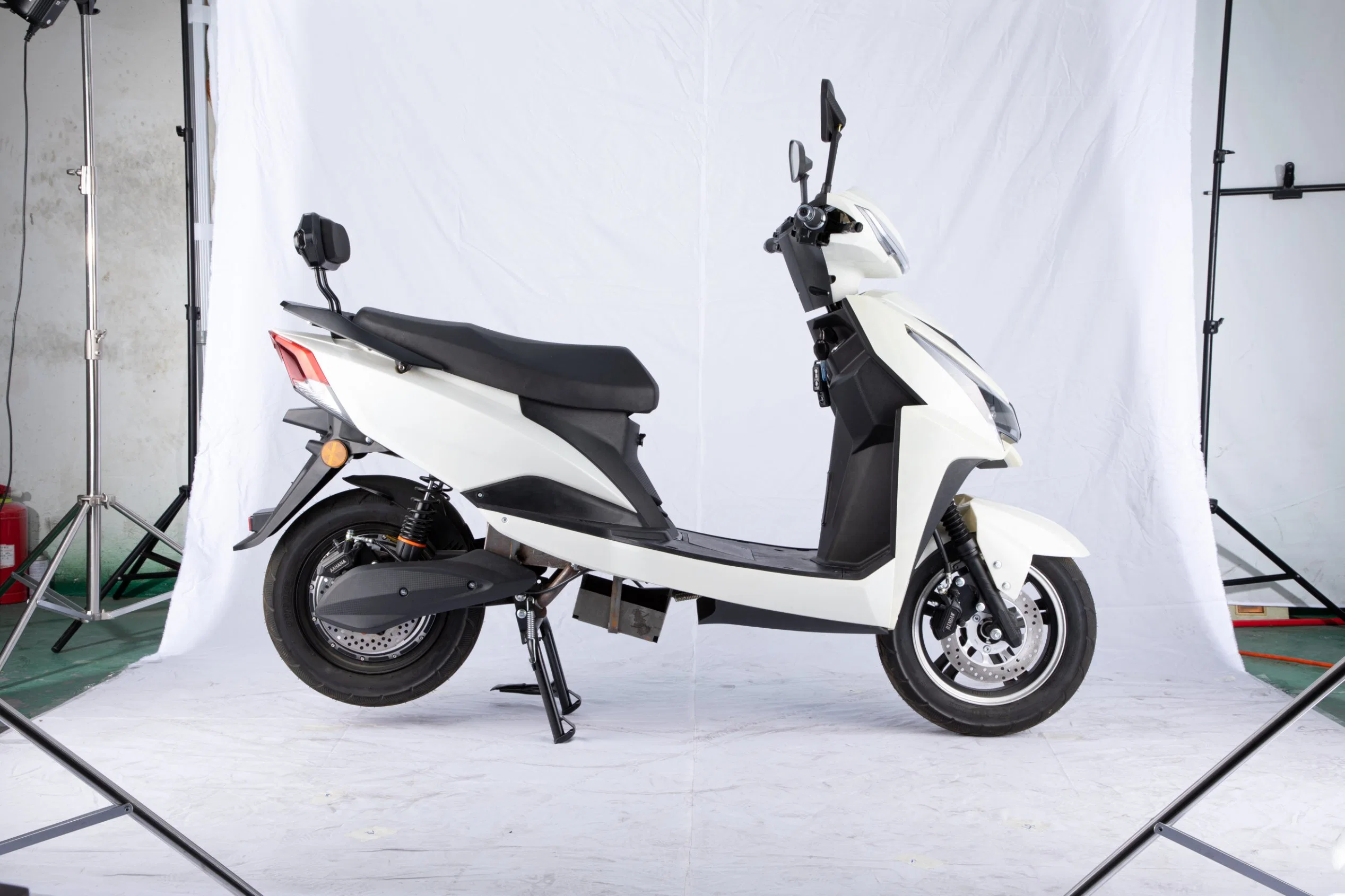 2023 Neue elektrische Scooter Wolf mit 2 * 72V20ah Lithium-Batterie