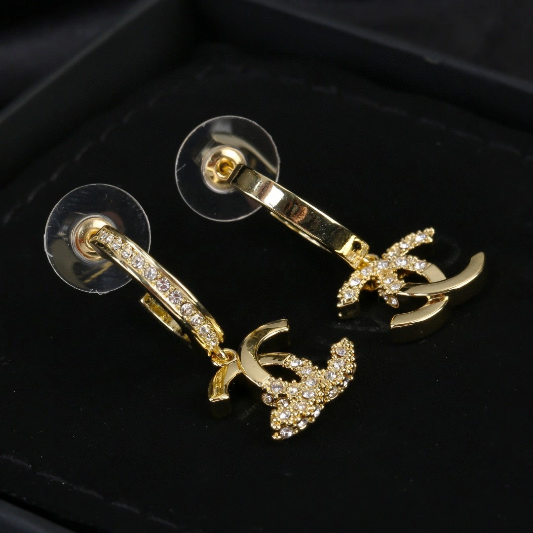 The New Earrings Must Be Decorated Beauty, Elegant Accessories, The Original Uniform Brass Material Letter Asymmetrical Earrings