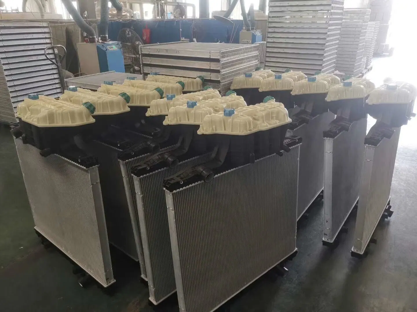 High quality/High cost performance  Competitive Price Truck Radiator for Benz Auwarter Bus, Neoplan Bus (96~ 00) OEM: 032109920, 69604A