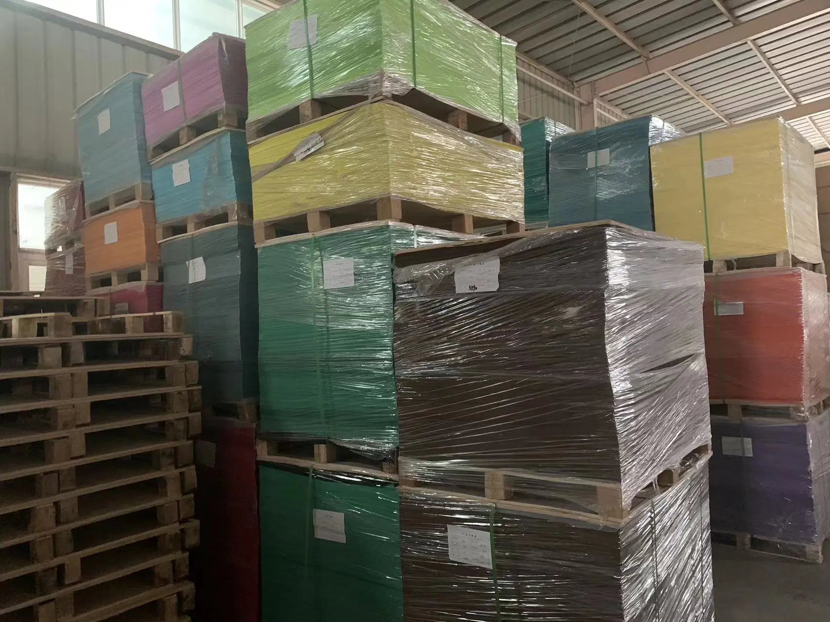 China Professional Paper Manufacturer Color Paper Used for Arts&Crafts /Printing Office Documents and Paper Stationery