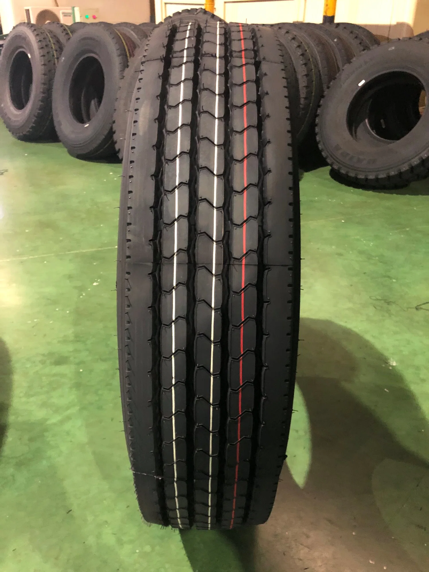 China Tire Radial Truck Tire Factory 7.00r16 7.50r16 8.25r16 8.25r20 9.00r20 10.00r20 11.00r20 12.00r20 Chinesische Heavy Duty Truck Bus Reifen