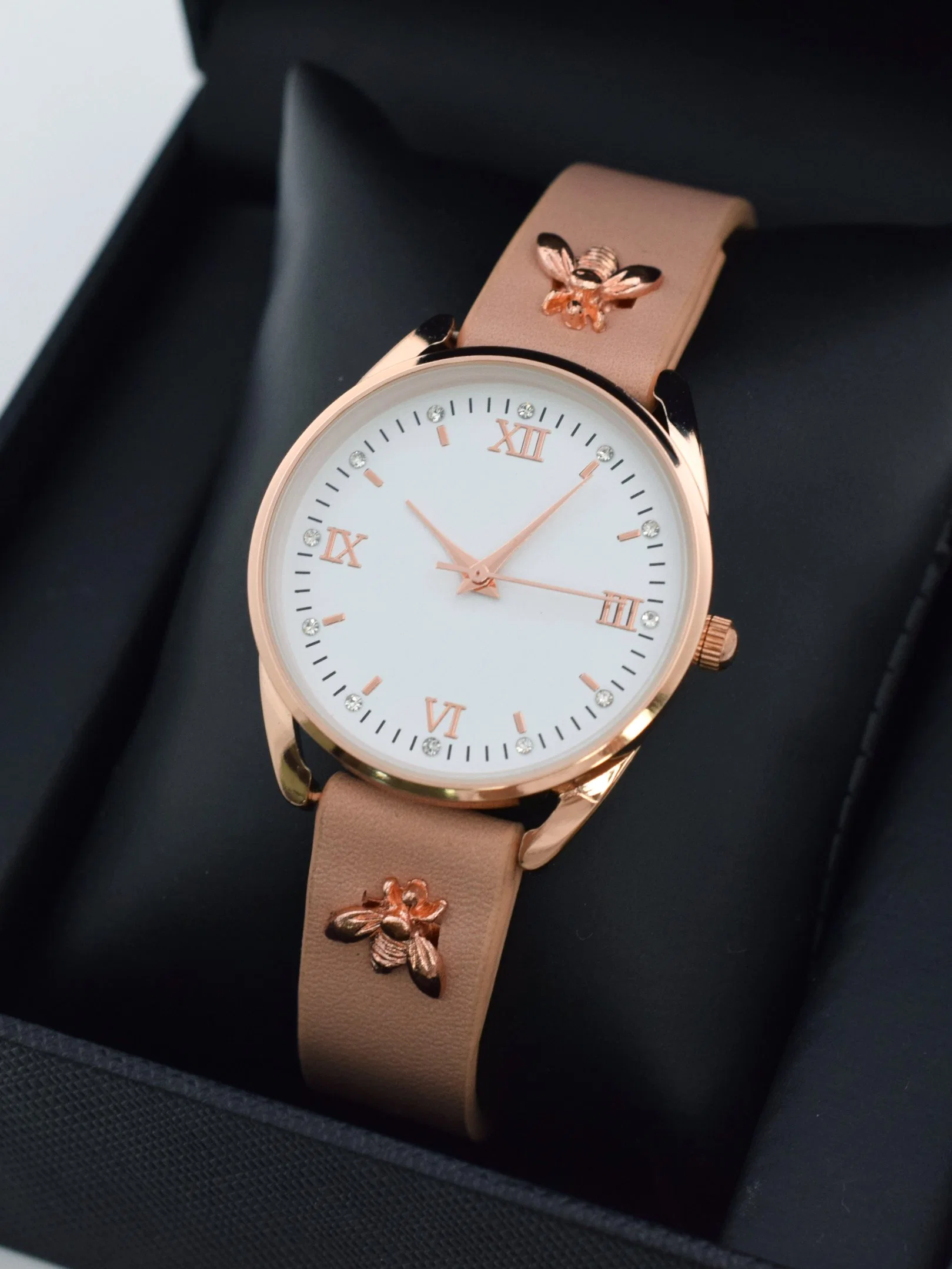 Customized Casual Uhr Lederuhr Legierung Lady Uhr Stock Uhr