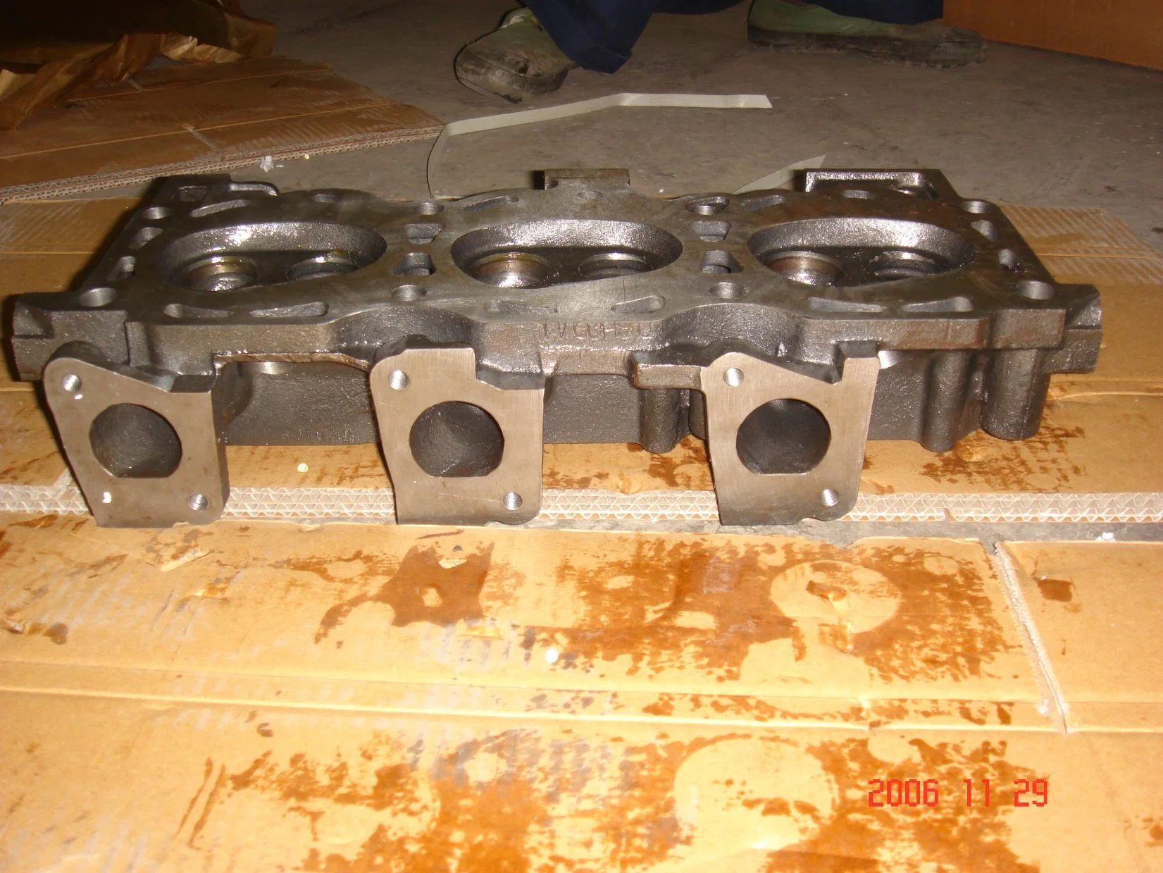 Ford 2.9 Cylinder Head Engine Parts Car Parts Auto Parts