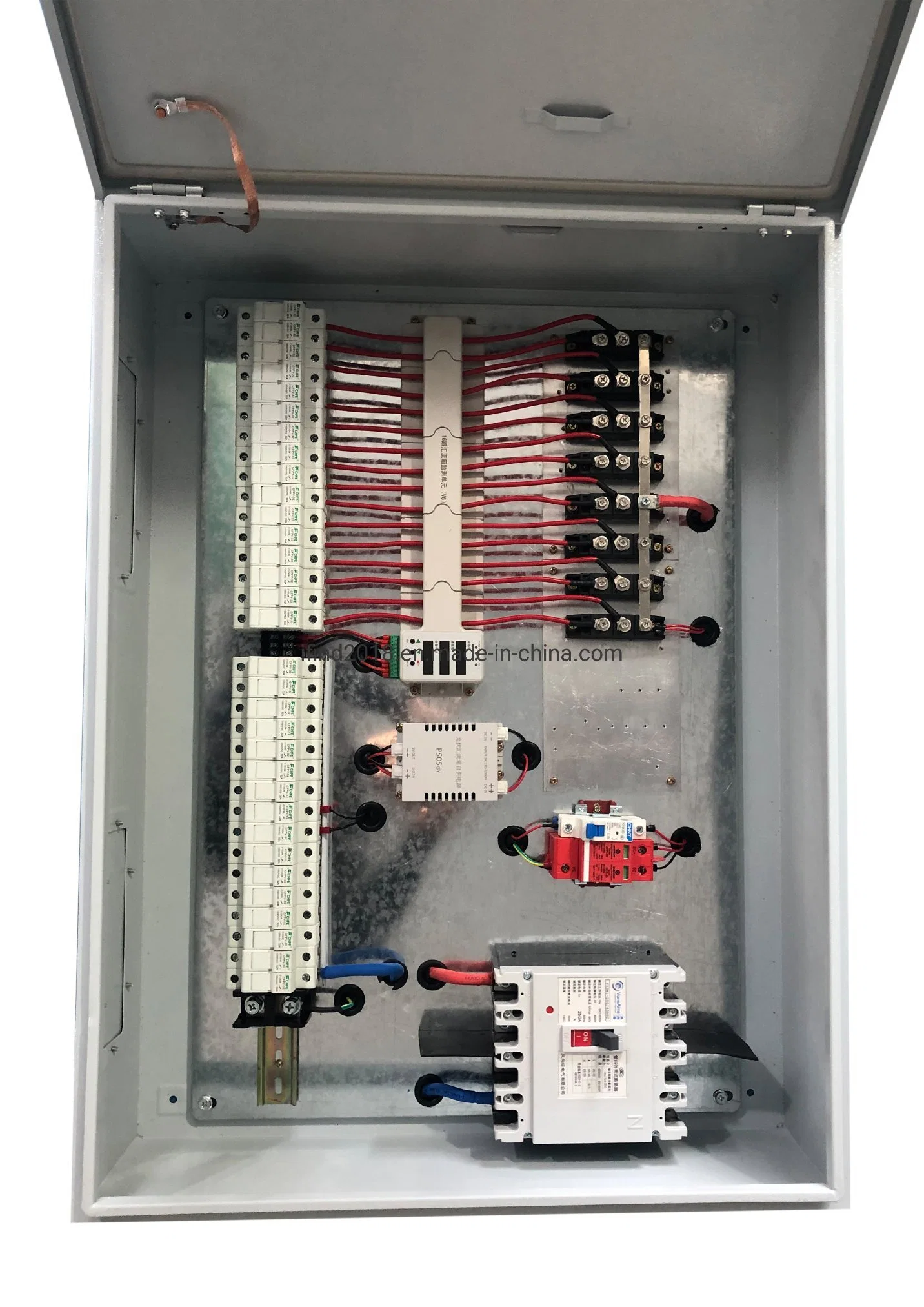 Solaranlage DC PV Combiner Box 16 Strings Eingang 1 Ausgabe China IP65 Monitor Combiner Box