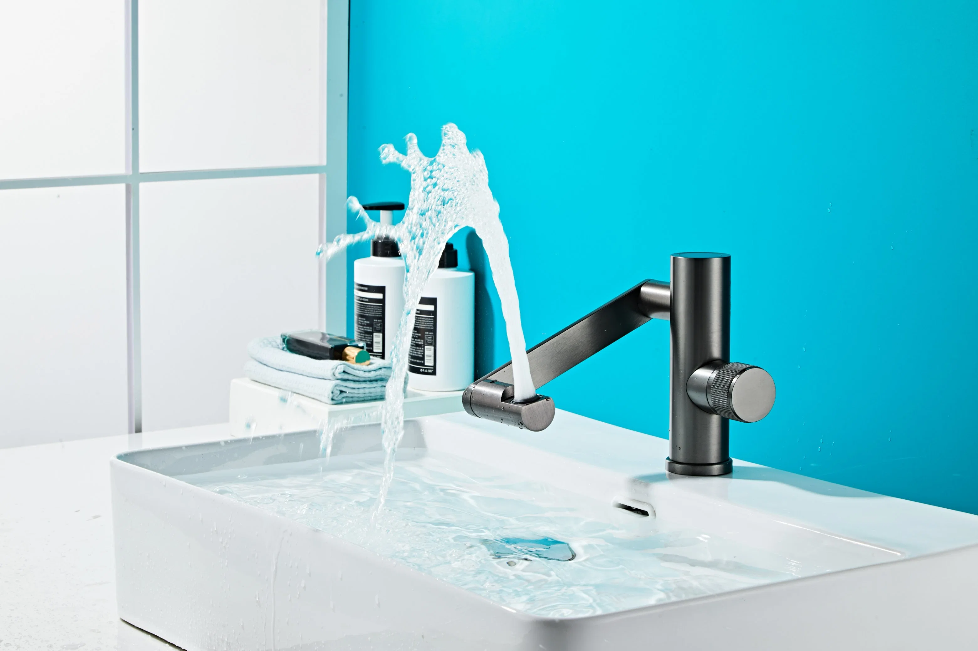 Zb6013 Digital-Anzeige Drehbarer Mixer Neue Aluminium-Badezimmer-Waschbecken Wasserhahn