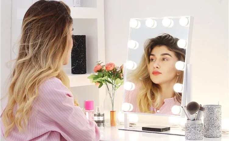 Ordinateur de bureau LED Beauté miroir de maquillage pour les cosmétiques