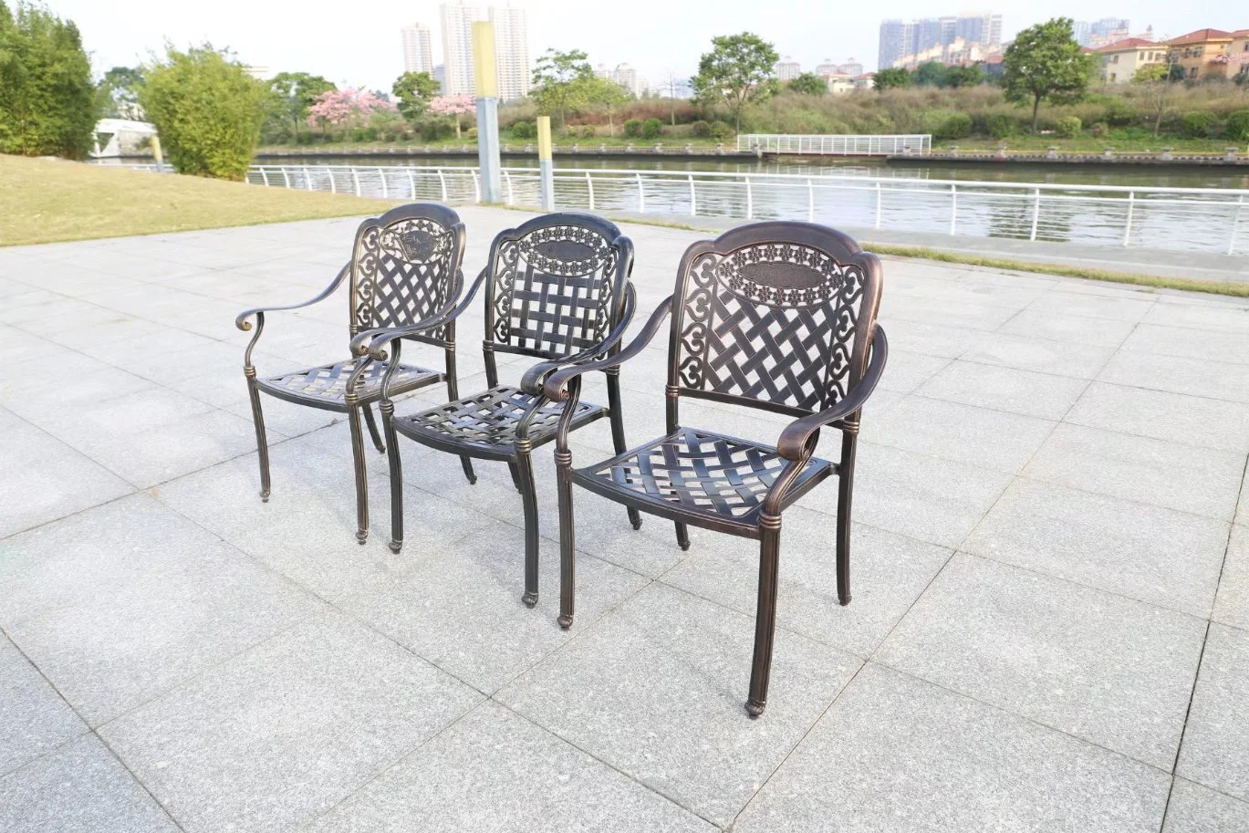 Patio Mobiliário de exterior em alumínio fundido cadeiras e mesa de jantar coberturas para mesa de jantar em metal com Jardim