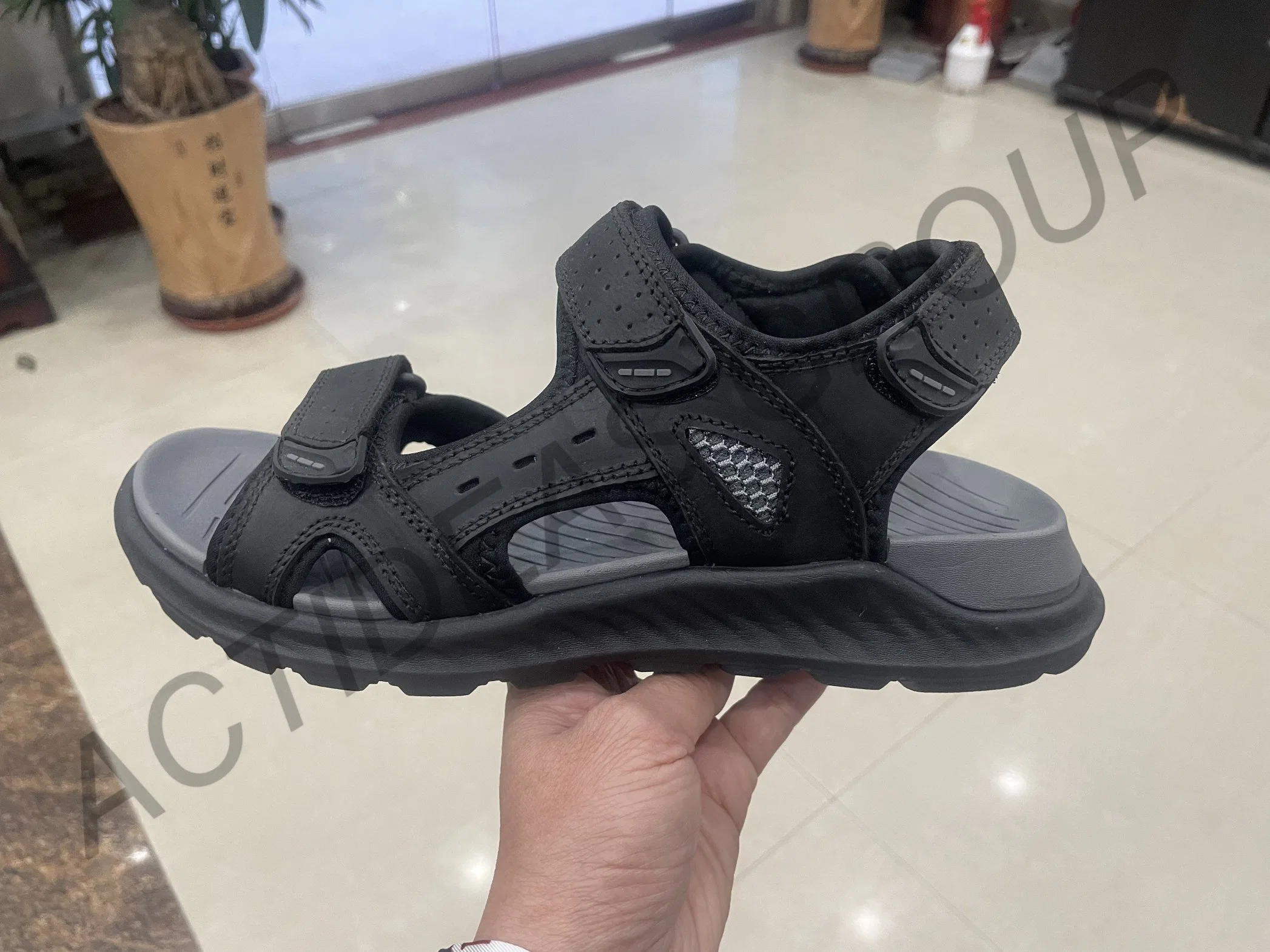 Sapatilhas de Trekking de Verão para desportos genuínos em pele Sandal Air Sole Beach Para sandálias de exterior casuais Man