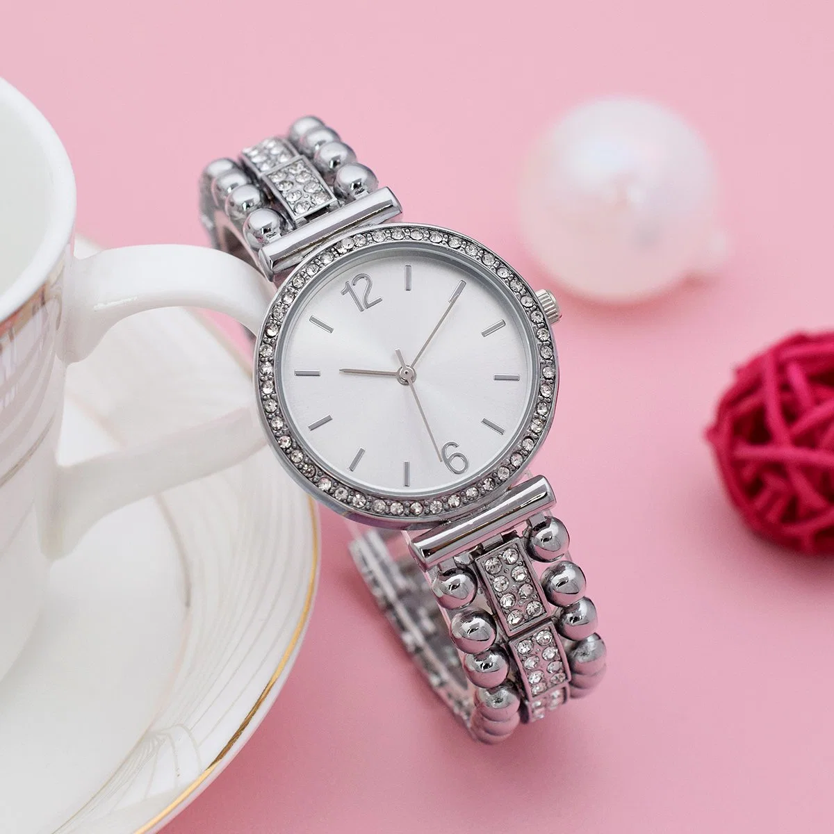 Marque de qualité élevée de regarder les femmes en alliage de métal Lady montres montre à quartz pour cadeaux Promotion