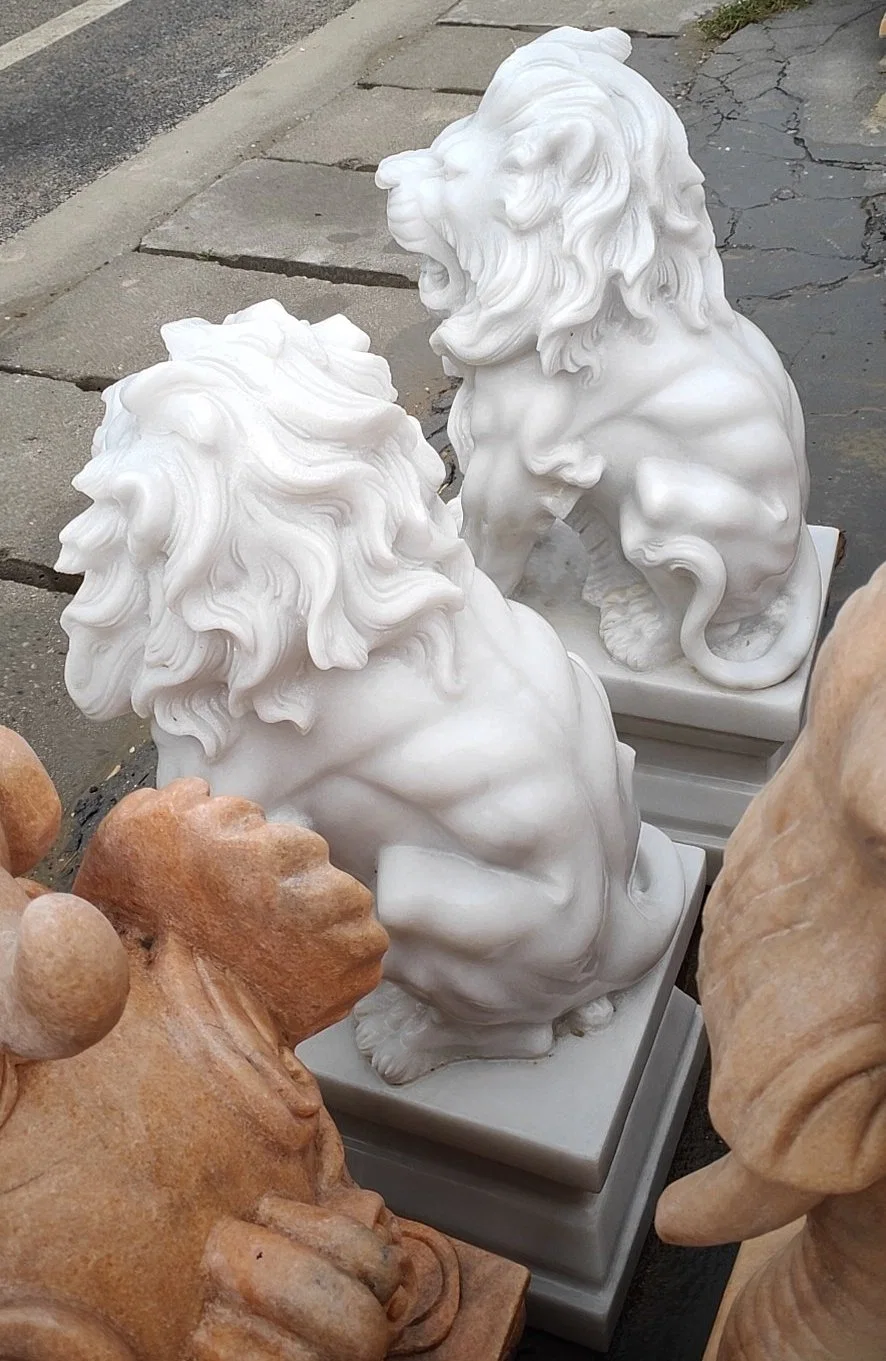 White Marble Free Standing Lion Sculpture for Gardens and Public Area (SYMA-004)