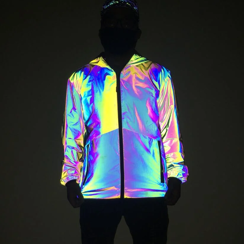 Individuelle Jacke Mit Kapuze Und Reflektierender Nachtdekation Für Den Außenbereich