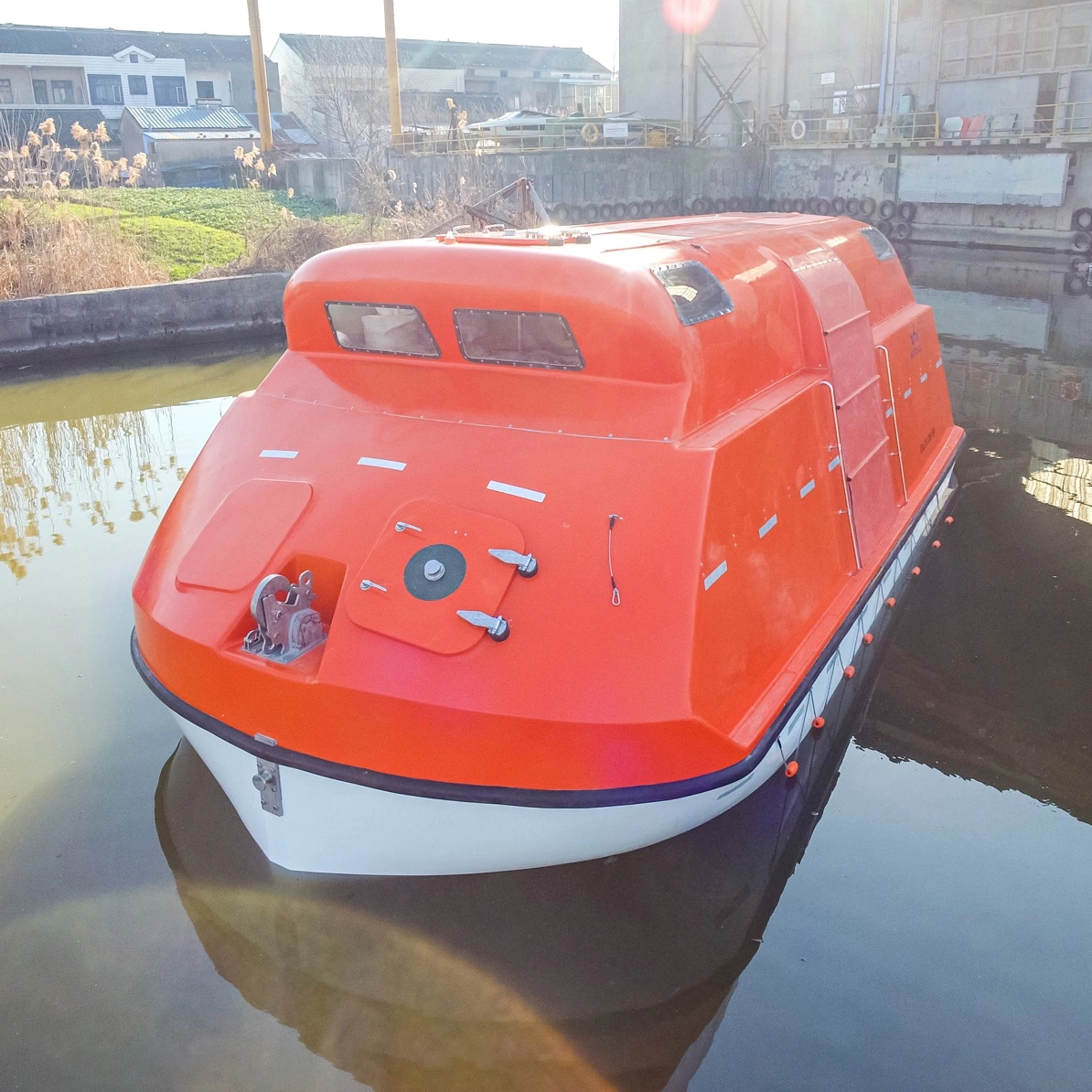 Bote salvavidas o embarcación de rescate parcialmente cerrada de 9.6 metros para uso marino