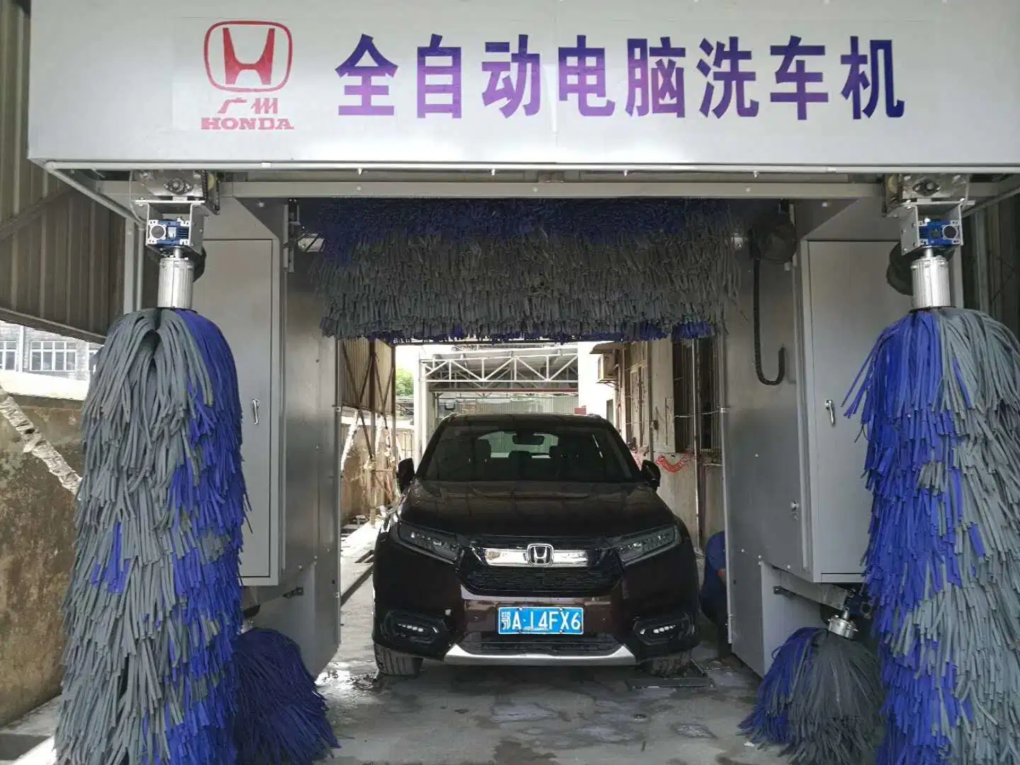 2023 Low Price 5 Brushes Air Dry Rollover Auto Car Wash Machine with 3 Years Warranty