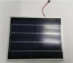 Controlador de la valla eléctrica la energía solar con un panel solar
