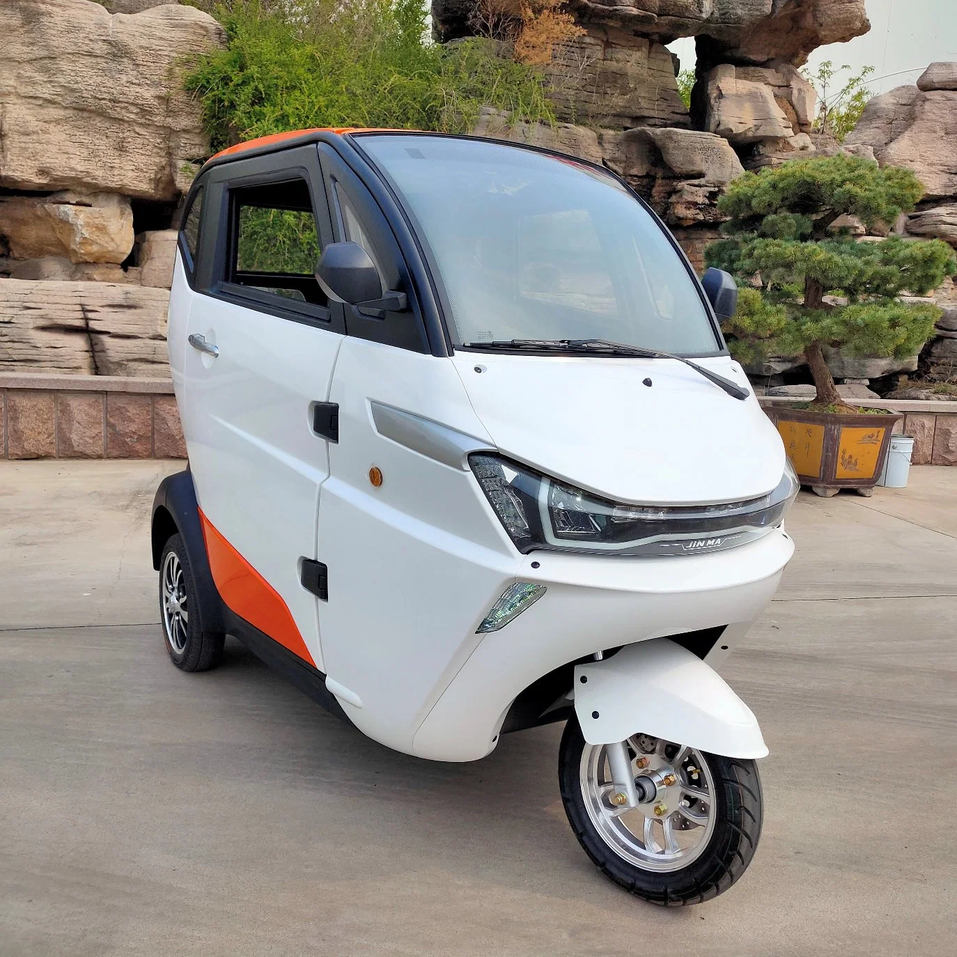 Europe Brand New Energy 3 Wheel Mini Electric Cabin Scooter for Hot Sale